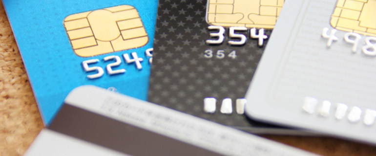 自己破産すると、クレジットカードは使えなくなる？